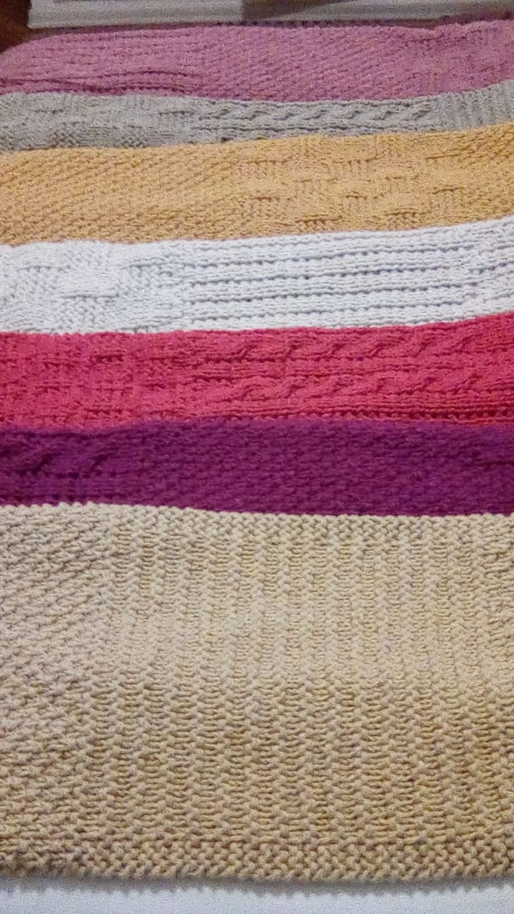 manta bandas - Bufandas tejidas con restos de hilos de lanas #diy